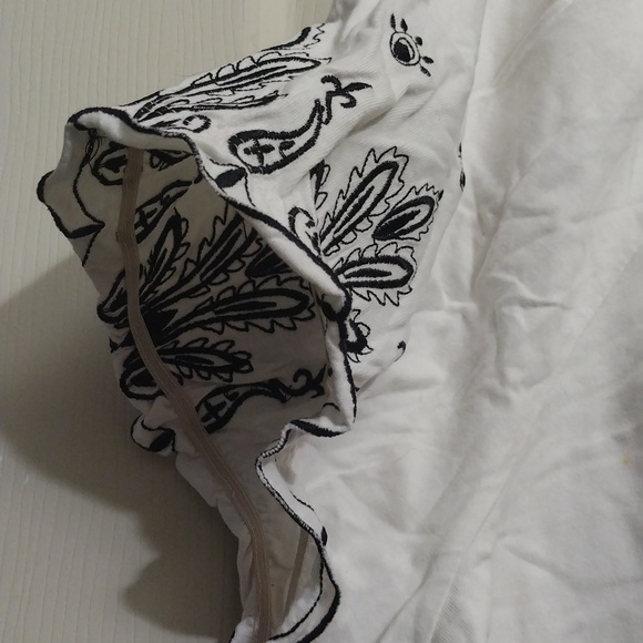 Fashion Bug Essentials white with black embroidery Boho blouse size 4x - Picture 2 of 5
